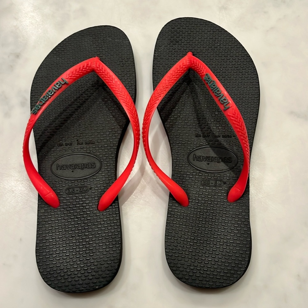 Havaianas pink and black flip flops.
